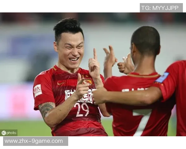 广州恒大与山东鲁能激战正酣谁能在中超赛场上笑到最后 广州恒大与山东鲁能激战正酣谁能在中超赛场上笑到最后