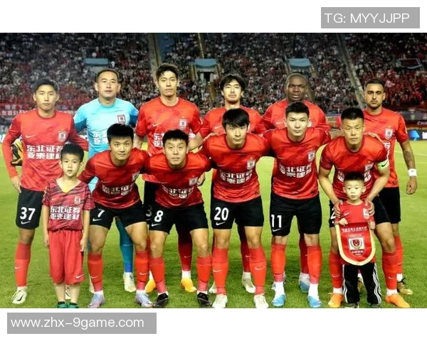 恒大与上港激战正酣中超巅峰对决引发球迷热议与期待 恒大与上港激战正酣中超巅峰对决引发球迷热议与期待